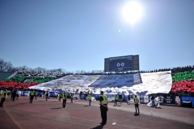 Левски пълни стадиона със снимки