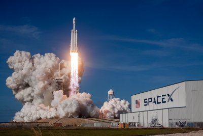 Двама българи работили в екипа на SpaceX 