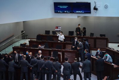 Три години затвор при поругаване на химна на Китай