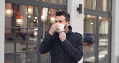 „Не може да влезете с маска”: Магазини в САЩ отказват предпазните мерки
