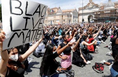 Хиляди се включиха в мирен митинг срещу расизма в Рим