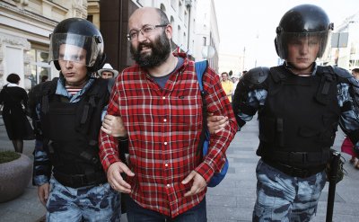 Освободиха руски журналист след 10 дни затвор заради протест