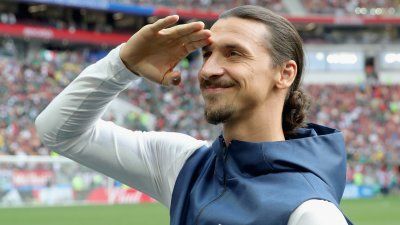 Ибра извива ръцете на Милан