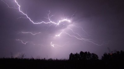 Мълния запали къща в село Цапарево