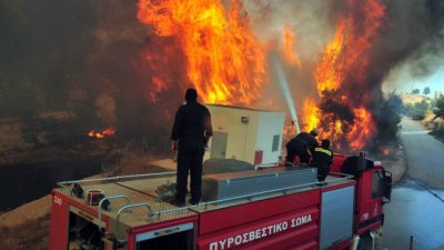 Атон в пламъци, манастирите не са застрашени