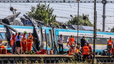 Катастрофа между влак и автобус близо да Прага