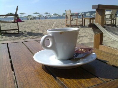 Къци Вапцаров се оплака: 8 лева за кафе на плажа в Бургас