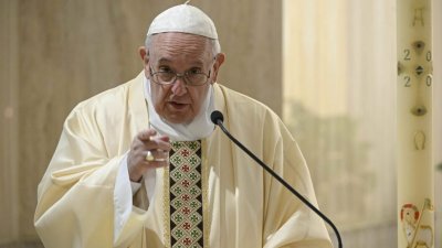 Папата сложи знак на равенство между мафиотите и тънещите в лукс