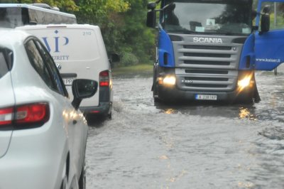 Дъждът наводни пътя Велико Търново &ndash; Бяла