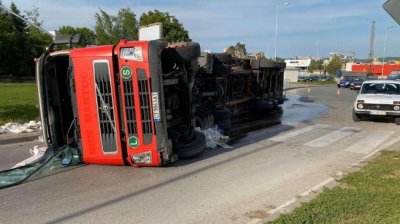 Буря преобърна камиони и тирове в Русия