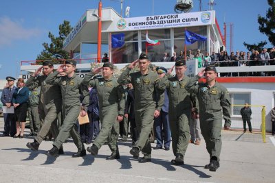 Наши пилоти ще се обучават в 10 страни от НАТО