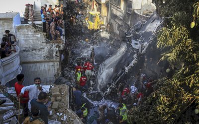 Човешка грешка зад катастрофата на самолета в Пакистан
