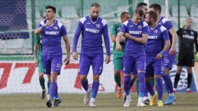Футболистите на Етър отказаха да тренират
