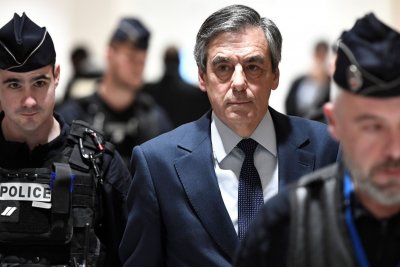 Затвор за бившия премиер на Франция Франсоа Фийон