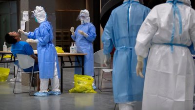 Китай блокира близо половин милион души заради 12 заразени