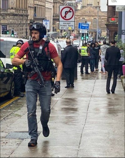 Петима и полицай са ранени в Глазгоу (ПОДРОБНОСТИ)