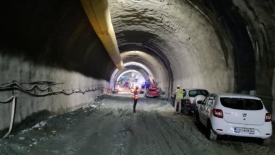 Затрупаните в тунела "Железница" оцеляха благодарение на колегите си (ОБЗОР)