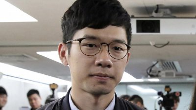 Водещ борец за демокрация избяга от Хонконг