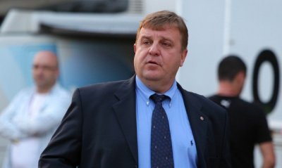Бобоков се отрече от кума си Каракачанов