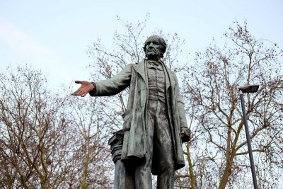 Велислава Дърева иска от Лондон паметниците на Уилям Гладстон