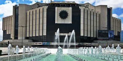 НДК съкращава 30% от персонала си