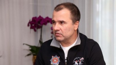 Малката Цека: Божков отдавна пазарува футболни агитки