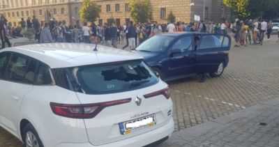 Разбиха кола на Нова тв в София