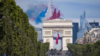 Франция отбелязва националния си празник в условията на коронавирус