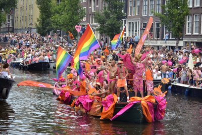 Холандия вписва гейовете в член 1 на конституцията