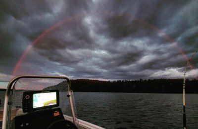 Заснеха червена дъга във Финландия