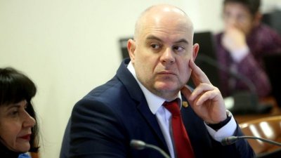 Адвокати настояват за оставката на Иван Гешев 