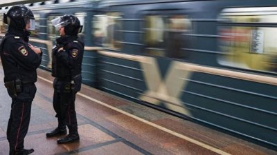 Потресаващо: Полицай счупи крак в метрото и издъхна