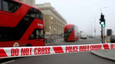 Двама наръгани с нож в центъра на Лондон