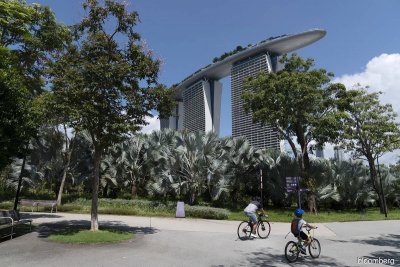 Сингапур изпадна в рецесия след спад от 41%