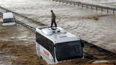 Двама загинали и 11 ранени при наводненията в Турция 