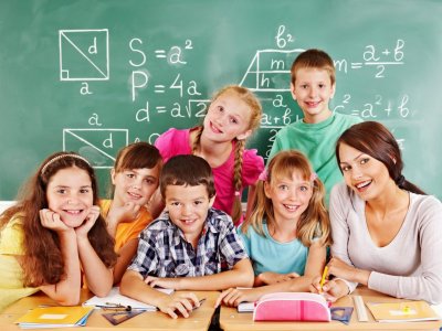 МОН: Учебната година започва в класните стаи