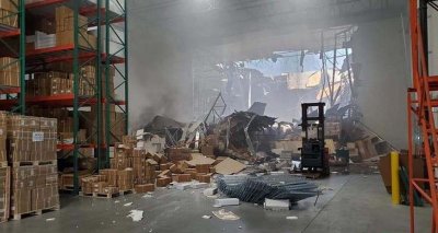 Изтребител F-16 се разби в склад в Калифорния
