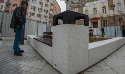 Поредна порция вандализъм - надраскаха новите пейки в София (СНИМКИ)