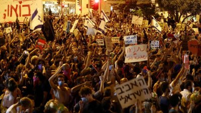 Полицията в Израел използва водни оръдия срещу протестиращи