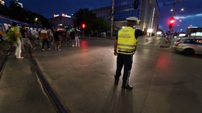Нервак блъснал протестираща в София