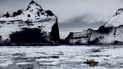 В Антарктида откриха изтичане на метан от морското дъно