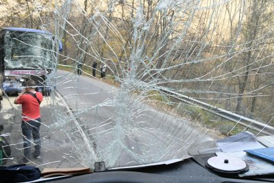 Верижна катастрофа с автобус на пътя Бургас-Ветрен