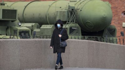 Случаите на коронавирус в Русия почти 830 хиляди