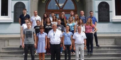 20 младежи стават военни лекари