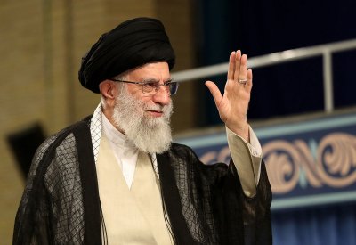 Аятолах Хаменеи буни иранците срещу САЩ
