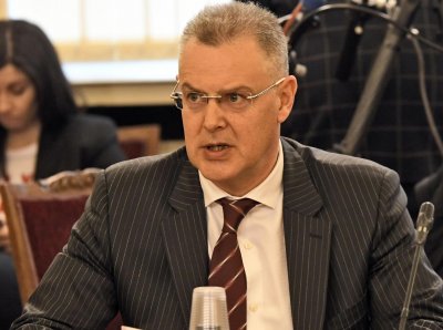 ЦИК отговори на Мая: Няма забавяне с поръчката за електронния вот