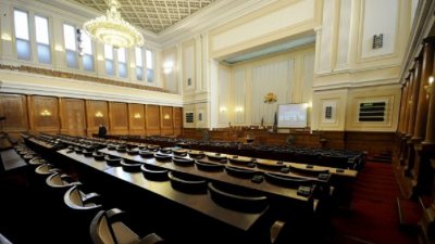 Всичката Мара втасала: Парламентът излезе във ваканция