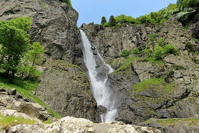 Мъж излетя с колата си в пропаст