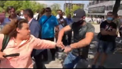 Нападателят на Полина Паунова: Протестиращите ми обещаха пари