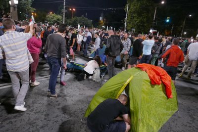 Гигантски протест: "Орлов мост" отново е блокиран с палатки (ВИДЕО)